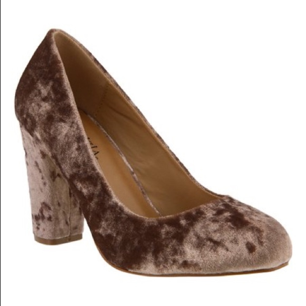 Velvet Pumps - Size 6 Champagne/Dark Lilac